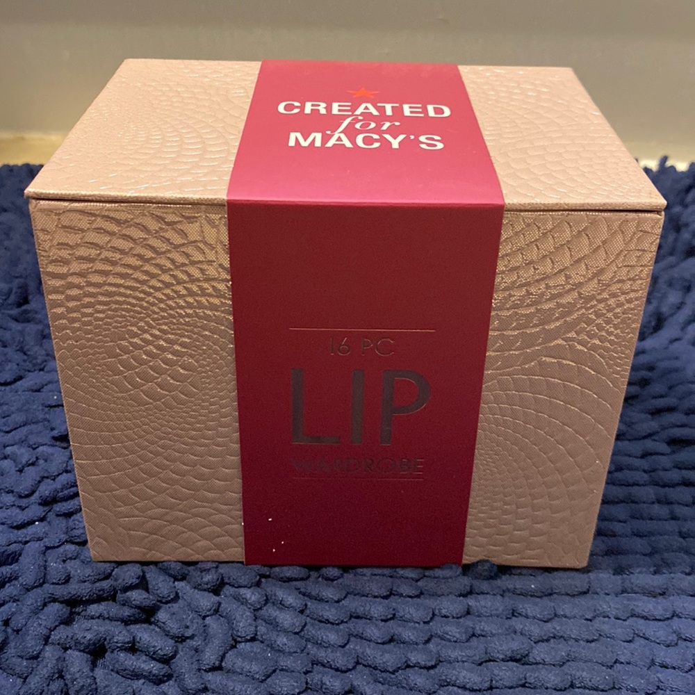 Lipstick and lip gloss set